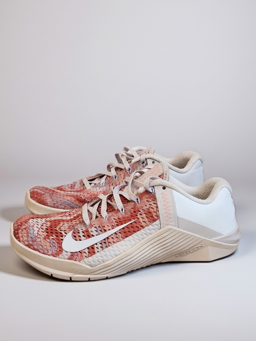 Nike Women's Metcon 6 Training Shoes in Desert Sand/Crimson Bliss NWOT